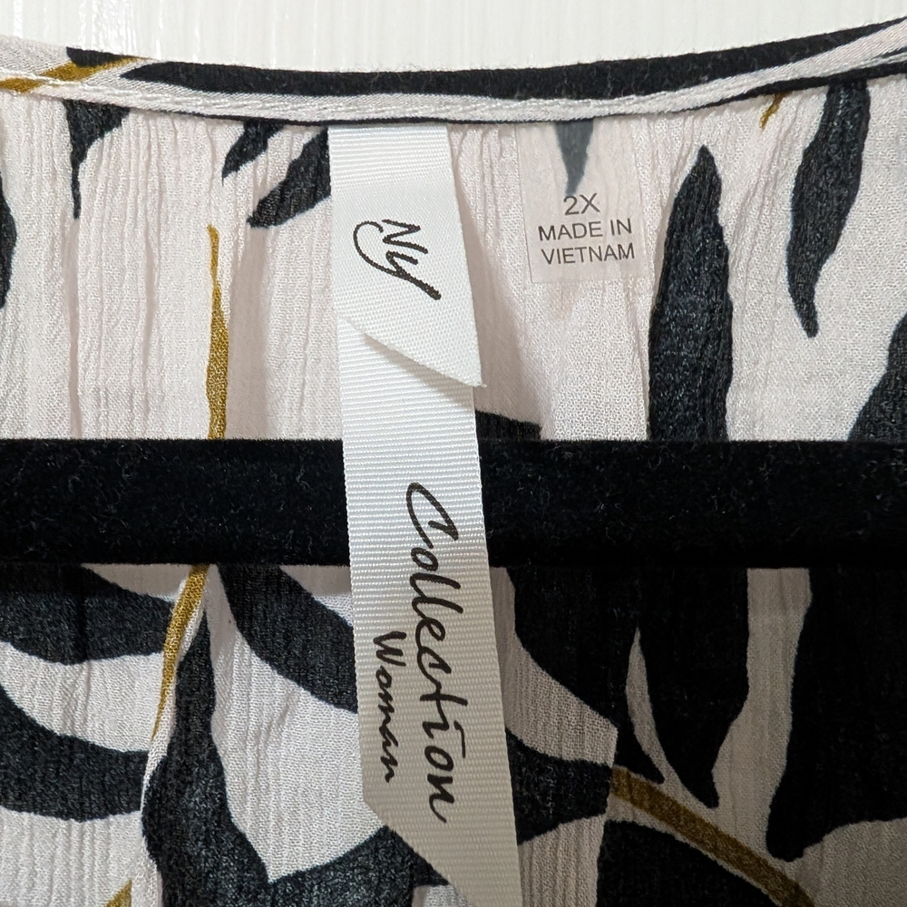 NY Collection Black and White Notched Collar Blouse - Picture 7 of 7